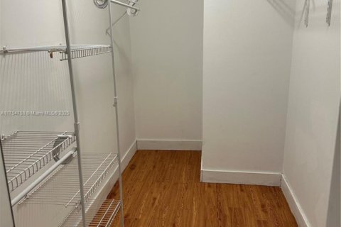 Condo in Lauderhill, Florida, 1 bedroom  № 1959529 - photo 13