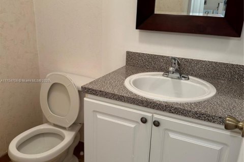 Condo in Lauderhill, Florida, 1 bedroom  № 1959529 - photo 10