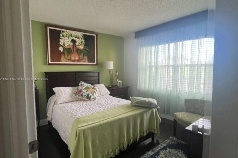 Condo in Sunrise, Florida, 2 bedrooms  № 1854849 - photo 3