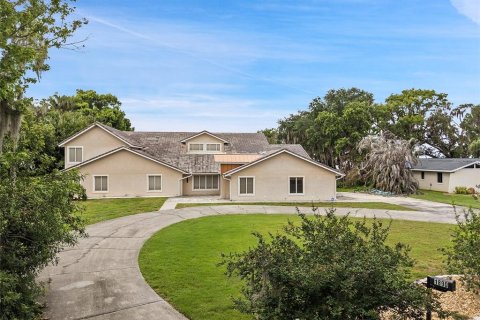 House in Kissimmee, Florida 7 bedrooms, 673.26 sq.m. № 2220094