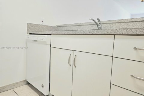 Снять в аренду кондоминиум в Норт-Майами, Флорида 1 спальня, 64.66м2, № 2077364 - фото 4