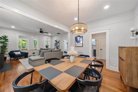 House in Sarasota, Florida 3 bedrooms, 191.19 sq.m. № 2231040 - photo 10