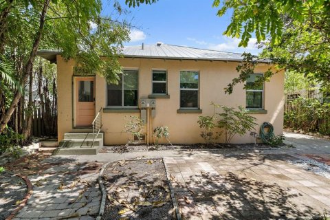 House in Sarasota, Florida 3 bedrooms, 191.19 sq.m. № 2231040