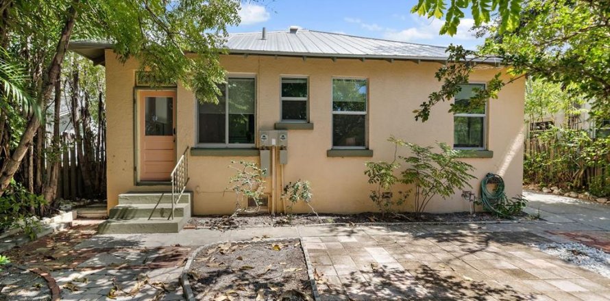 House in Sarasota, Florida 3 bedrooms, 191.19 sq.m. № 2231040