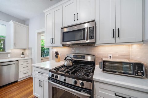 House in Sarasota, Florida 3 bedrooms, 191.19 sq.m. № 2231040 - photo 8