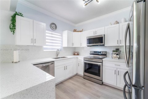 House in Miami, Florida 3 bedrooms, 151.15 sq.m. № 2168434 - photo 9