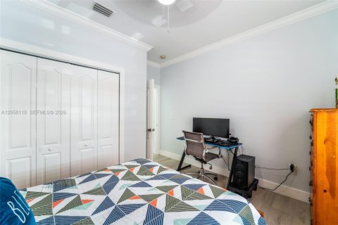 House in Miami, Florida 3 bedrooms, 151.15 sq.m. № 2168434 - photo 14
