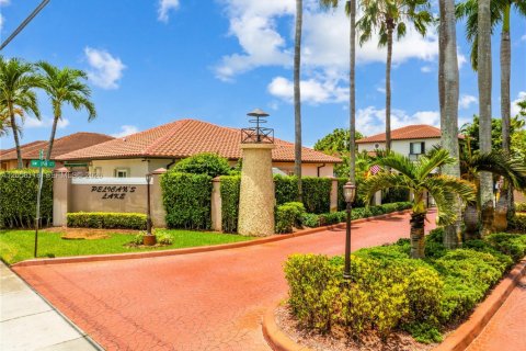 House in Miami, Florida 3 bedrooms, 151.15 sq.m. № 2168434 - photo 30