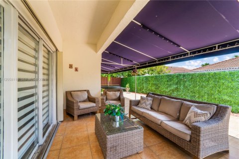 House in Miami, Florida 3 bedrooms, 151.15 sq.m. № 2168434 - photo 24