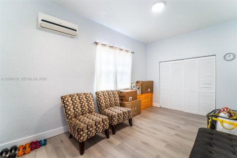 House in Miami, Florida 3 bedrooms, 151.15 sq.m. № 2168434 - photo 21