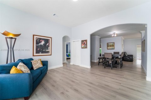 House in Miami, Florida 3 bedrooms, 151.15 sq.m. № 2168434 - photo 5