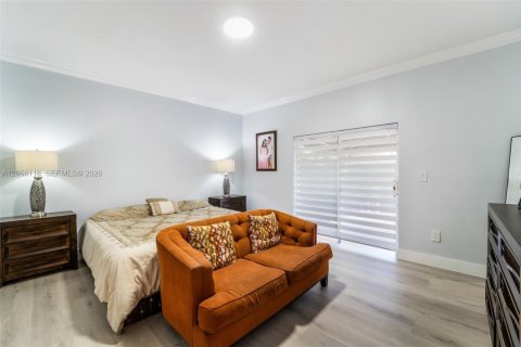 House in Miami, Florida 3 bedrooms, 151.15 sq.m. № 2168434 - photo 15