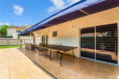 House in Miami, Florida 3 bedrooms, 151.15 sq.m. № 2168434 - photo 26