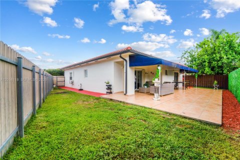 House in Miami, Florida 3 bedrooms, 151.15 sq.m. № 2168434 - photo 29