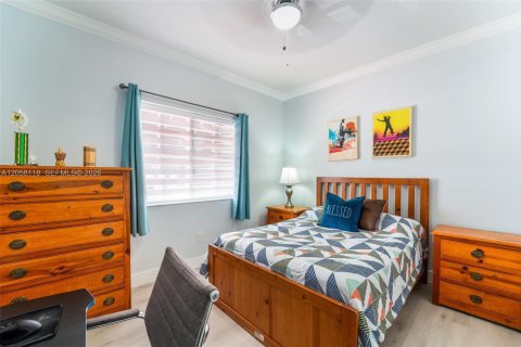 House in Miami, Florida 3 bedrooms, 151.15 sq.m. № 2168434 - photo 13