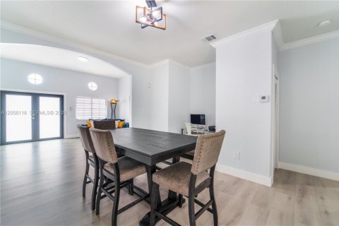 House in Miami, Florida 3 bedrooms, 151.15 sq.m. № 2168434 - photo 6