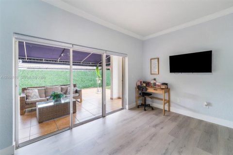House in Miami, Florida 3 bedrooms, 151.15 sq.m. № 2168434 - photo 12