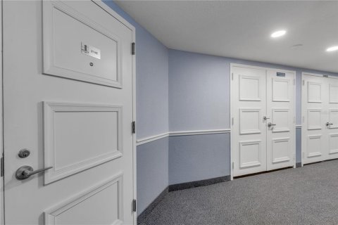 Condo in Daytona Beach Shores, Florida, 1 bedroom № 2398370 - photo 9