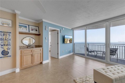 Condo in Daytona Beach Shores, Florida, 1 bedroom № 2398370 - photo 12