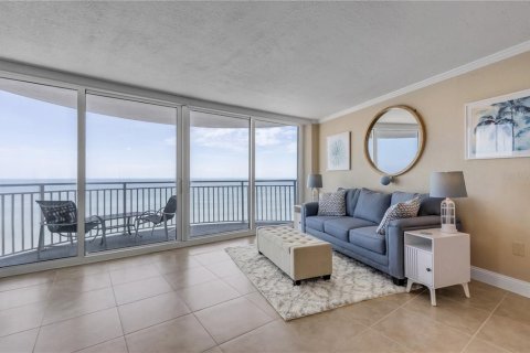 Condo in Daytona Beach Shores, Florida, 1 bedroom № 2398370 - photo 13