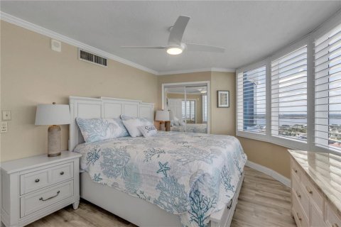 Condo in Daytona Beach Shores, Florida, 1 bedroom № 2398370 - photo 26