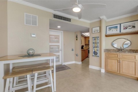 Condo in Daytona Beach Shores, Florida, 1 bedroom № 2398370 - photo 15