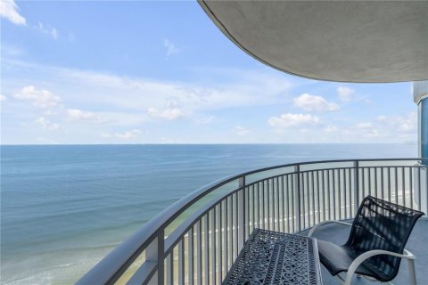 Condo in Daytona Beach Shores, Florida, 1 bedroom № 2398370 - photo 7