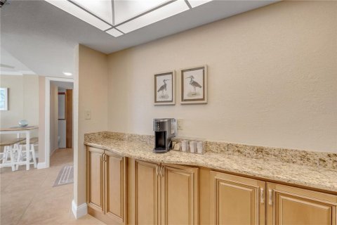 Condo in Daytona Beach Shores, Florida, 1 bedroom № 2398370 - photo 22