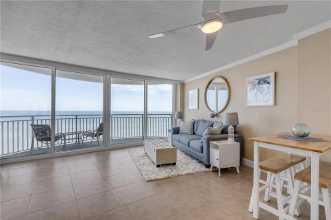 Condo in Daytona Beach Shores, Florida, 1 bedroom № 2398370 - photo 11