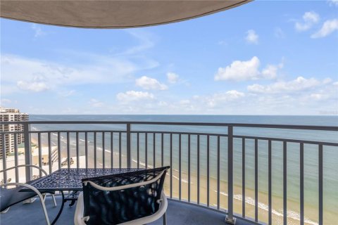 Condo in Daytona Beach Shores, Florida, 1 bedroom № 2398370 - photo 8