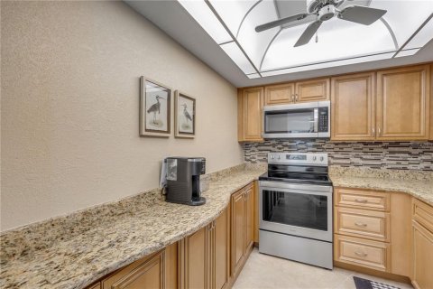 Condo in Daytona Beach Shores, Florida, 1 bedroom № 2398370 - photo 20