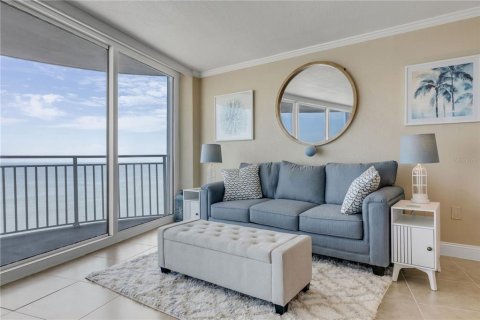 Condo in Daytona Beach Shores, Florida, 1 bedroom № 2398370 - photo 17