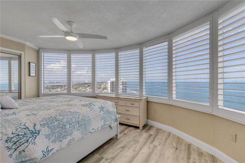 Condo in Daytona Beach Shores, Florida, 1 bedroom № 2398370 - photo 25
