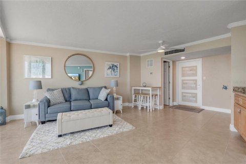 Condo in Daytona Beach Shores, Florida, 1 bedroom № 2398370 - photo 10