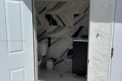 Casa en alquiler en Homestead, Florida, 4 dormitorios, 269.14 m2 № 2055455 - foto 8