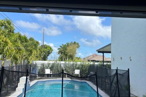 Casa en alquiler en Homestead, Florida, 4 dormitorios, 269.14 m2 № 2055455 - foto 2