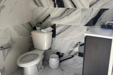 Casa en alquiler en Homestead, Florida, 4 dormitorios, 269.14 m2 № 2055455 - foto 9