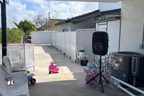 Casa en alquiler en Homestead, Florida, 4 dormitorios, 269.14 m2 № 2055455 - foto 6