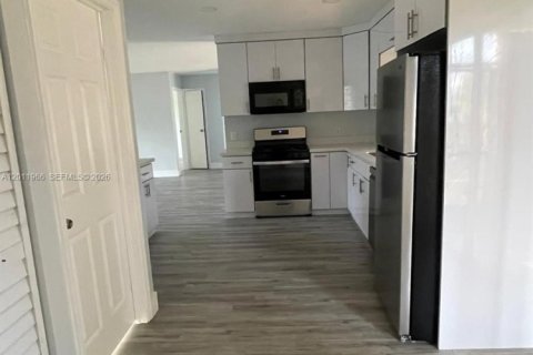 House in Sunrise, Florida 3 bedrooms, 113.99 sq.m. № 2074989 - photo 18
