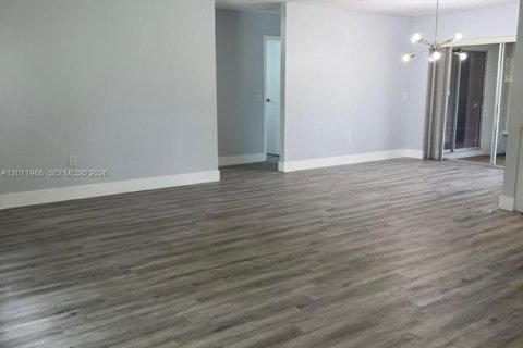 House in Sunrise, Florida 3 bedrooms, 113.99 sq.m. № 2074989 - photo 27