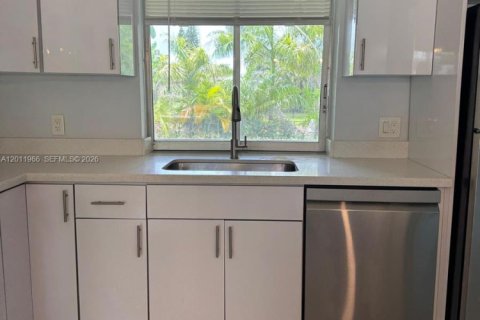 House in Sunrise, Florida 3 bedrooms, 113.99 sq.m. № 2074989 - photo 14