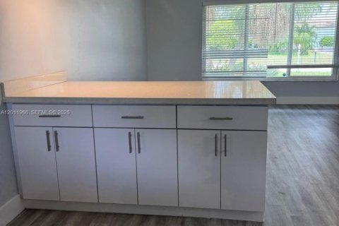 House in Sunrise, Florida 3 bedrooms, 113.99 sq.m. № 2074989 - photo 20