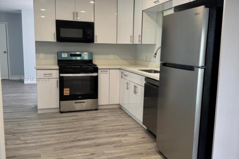 House in Sunrise, Florida 3 bedrooms, 113.99 sq.m. № 2074989 - photo 26