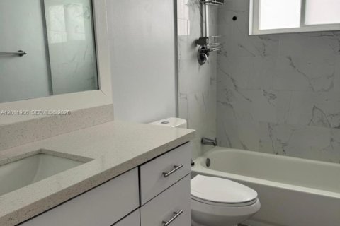 House in Sunrise, Florida 3 bedrooms, 113.99 sq.m. № 2074989 - photo 28
