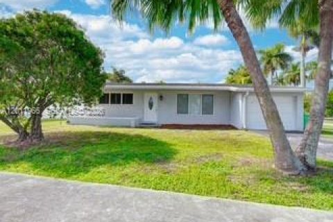 House in Sunrise, Florida 3 bedrooms, 113.99 sq.m. № 2074989 - photo 2