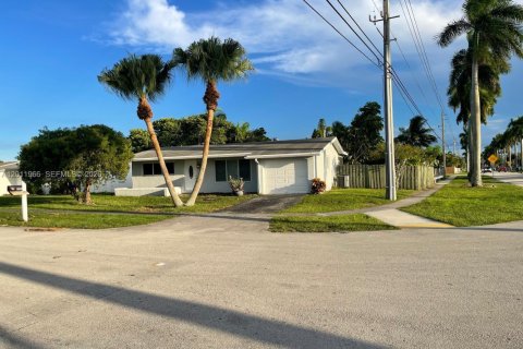 House in Sunrise, Florida 3 bedrooms, 113.99 sq.m. № 2074989 - photo 5