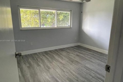 House in Sunrise, Florida 3 bedrooms, 113.99 sq.m. № 2074989 - photo 15