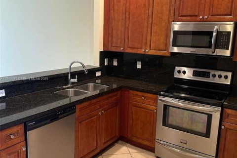 Townhouse in Lauderhill, Florida 2 bedrooms, 117.15 sq.m. № 1850761 - photo 4