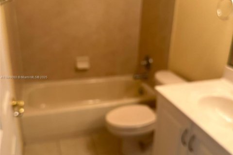 Townhouse in Lauderhill, Florida 2 bedrooms, 117.15 sq.m. № 1850761 - photo 8