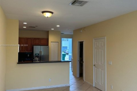Townhouse in Lauderhill, Florida 2 bedrooms, 117.15 sq.m. № 1850761 - photo 6